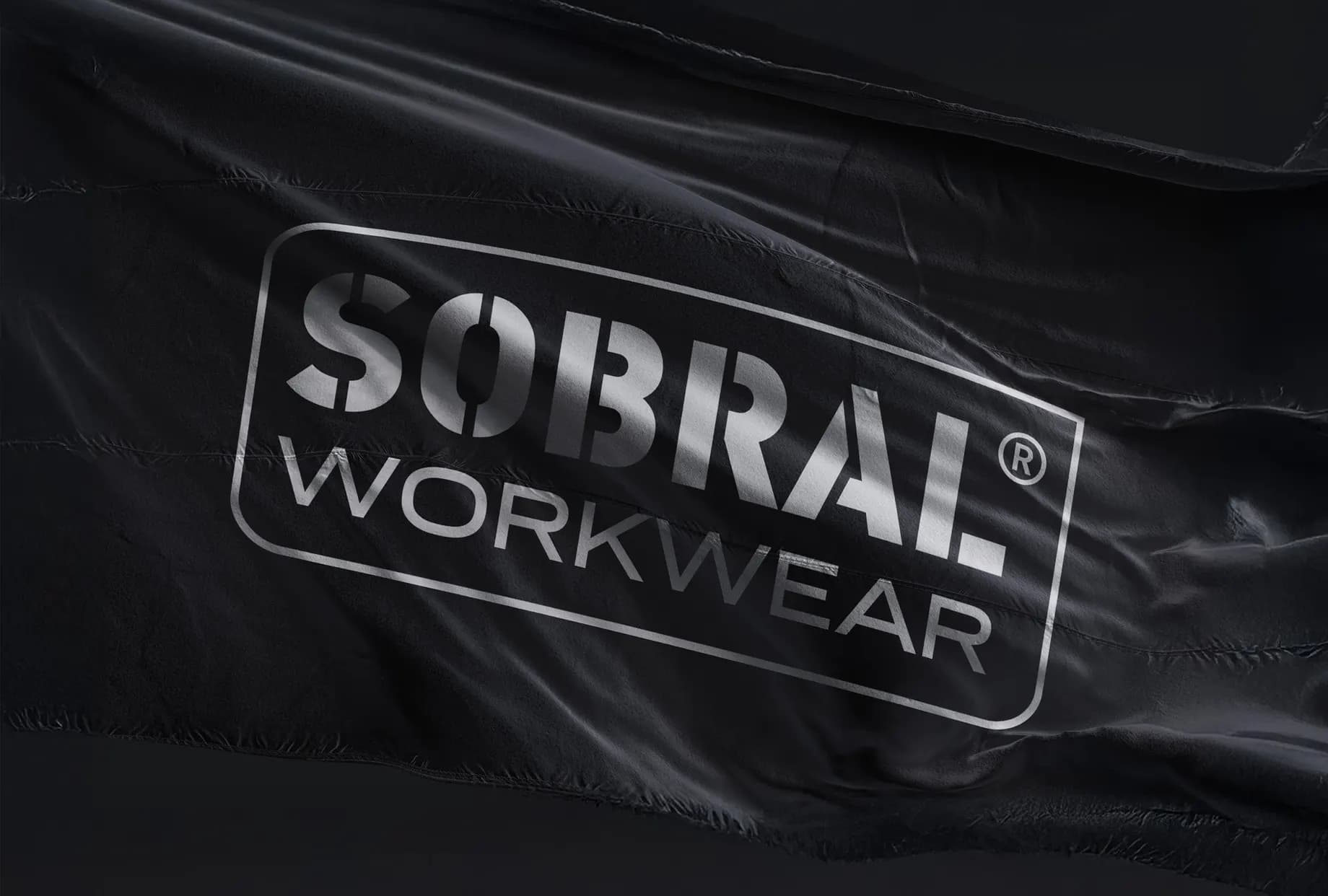 Sobral-Workwear-Logo auf schwarzer Fahne
